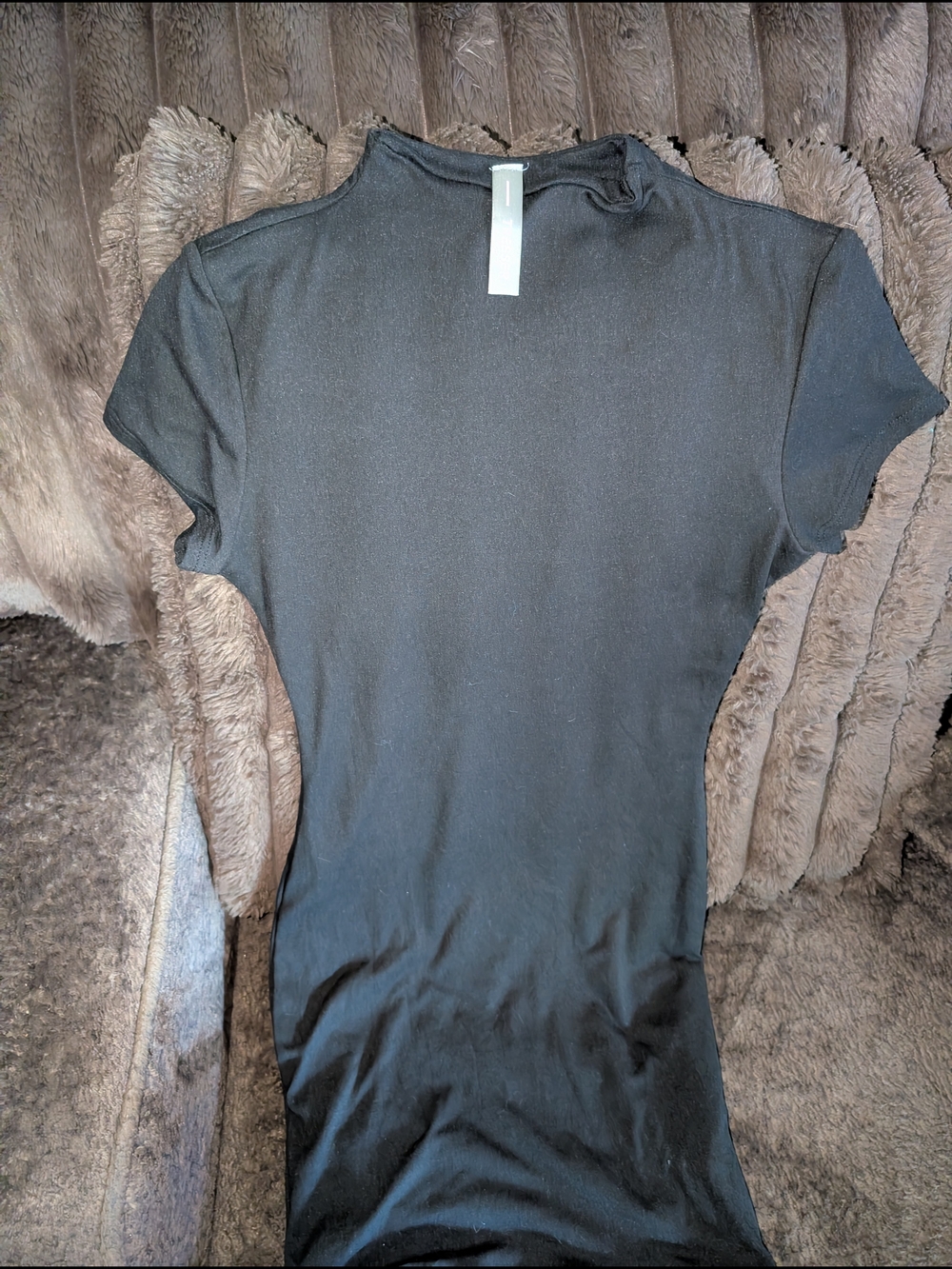 True & Co. Black Short Sleeve Crew Neck Tee